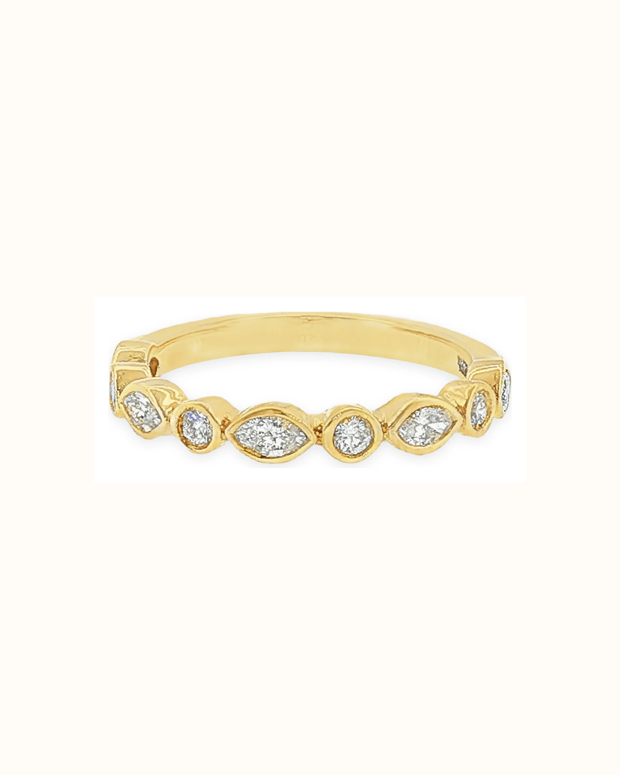 Round Lab-Grown Diamond Anniversary Ring in 18K Gold