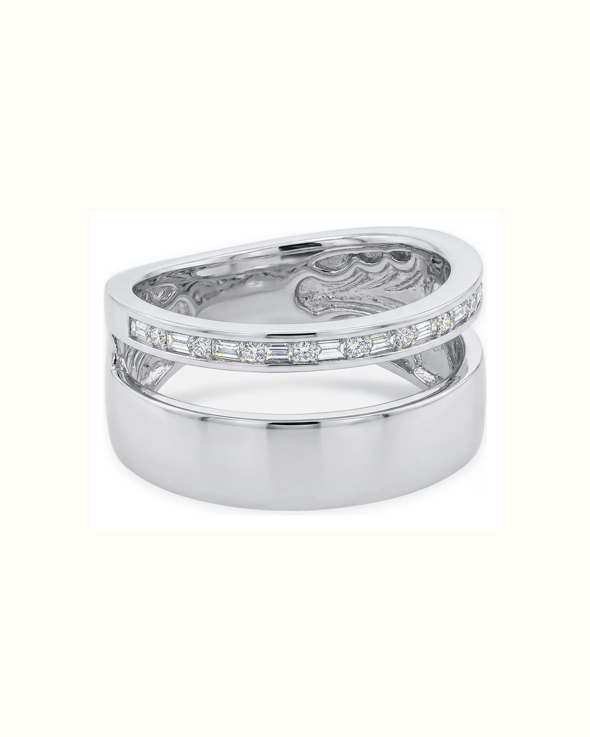 Round Cut Lab-Grown Diamond Fashion Ring in 18K Gold